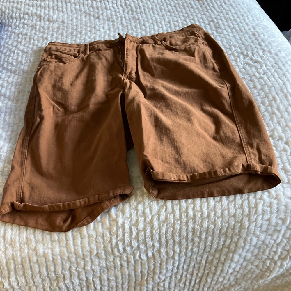 Judy Blue Women’s Brown Bermuda Shorts